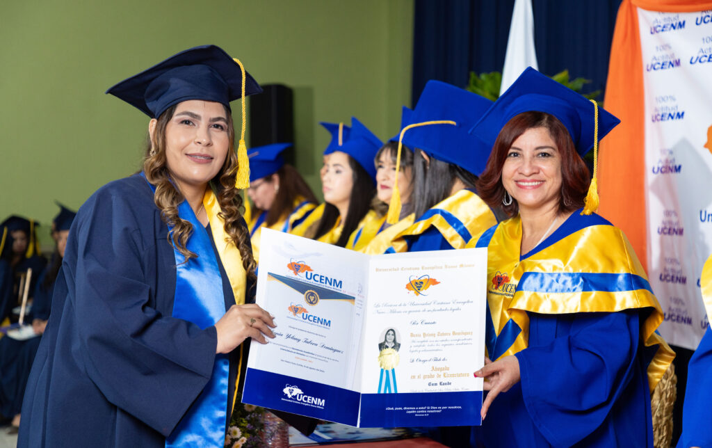 Ceremonia graduación 2024 UCENM Santa Rosa de Copán