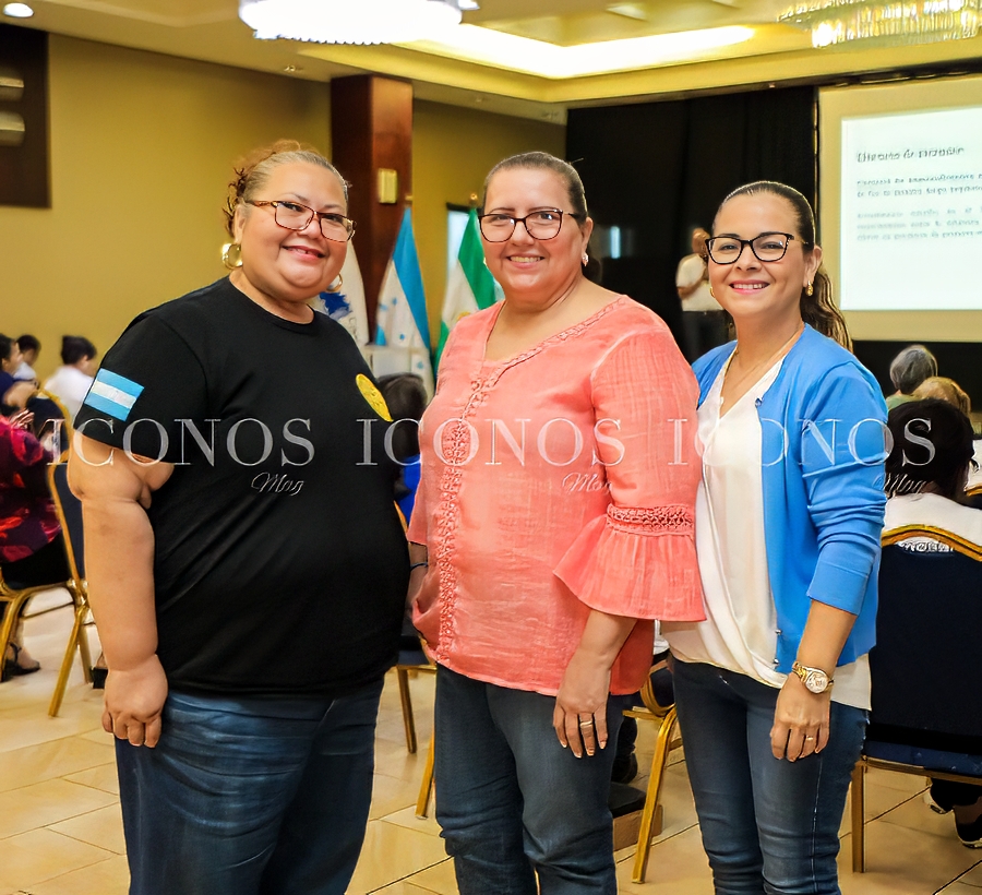 entrega diplomas taller emprendedores 2024 uth honduras