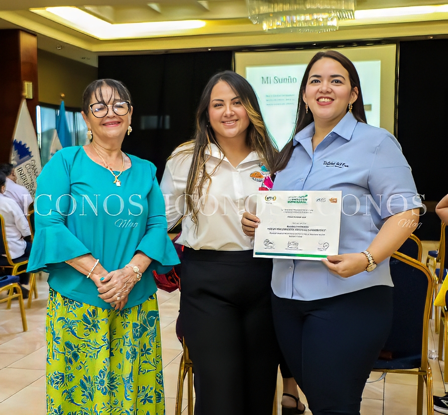 entrega diplomas taller emprendedores 2024 uth honduras