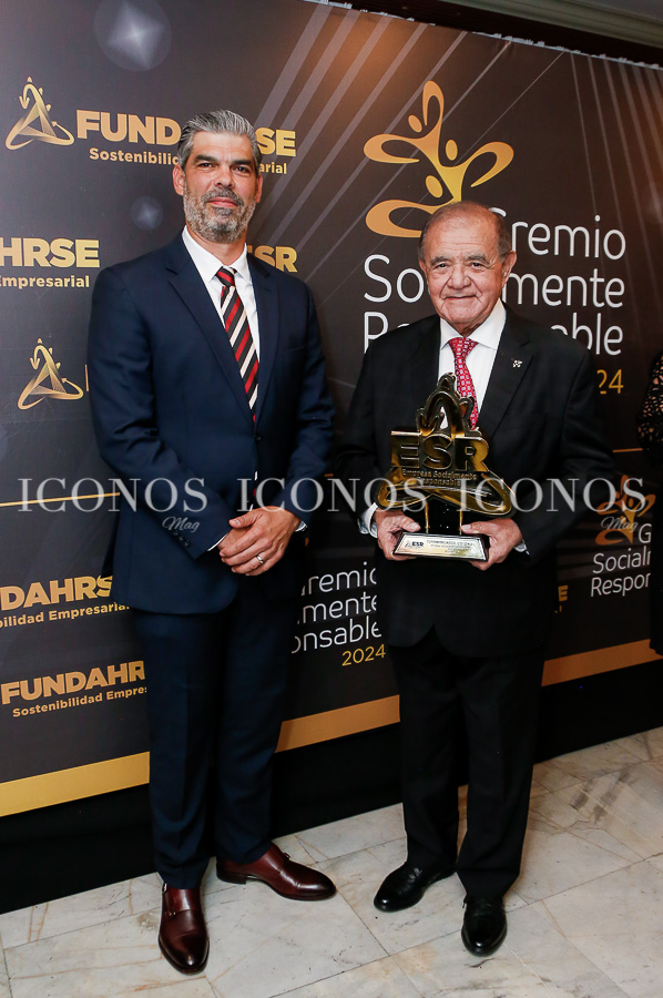 La Universidad Tecnológica de Honduras UTH ha sido acreedora de un galardón durante la velada