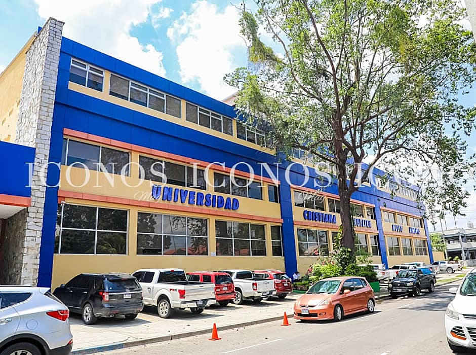 Licenciatura mercadotecnia y comunicación empresarial by UCENM