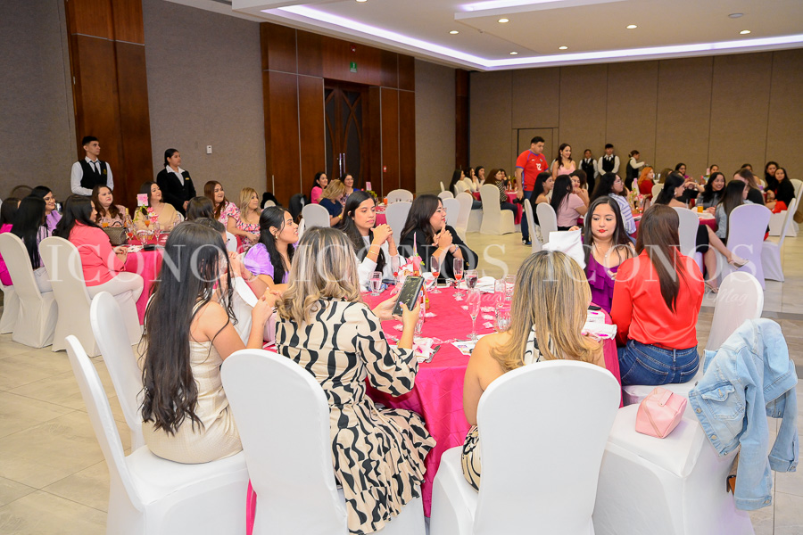 dia de la mujer 2025 by grupo inversa honduras