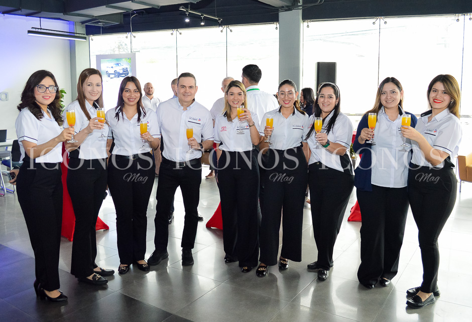 inauguracion centro financiero grupo flores honduras 2025