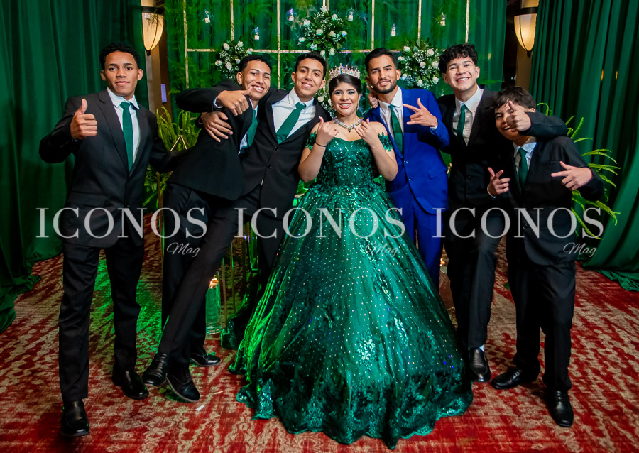 Quince años Ayleen Elizabeth Abuslin Valle 2