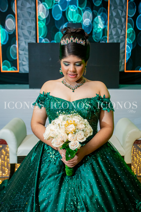 Quince años Ayleen Elizabeth Abuslin Valle 1