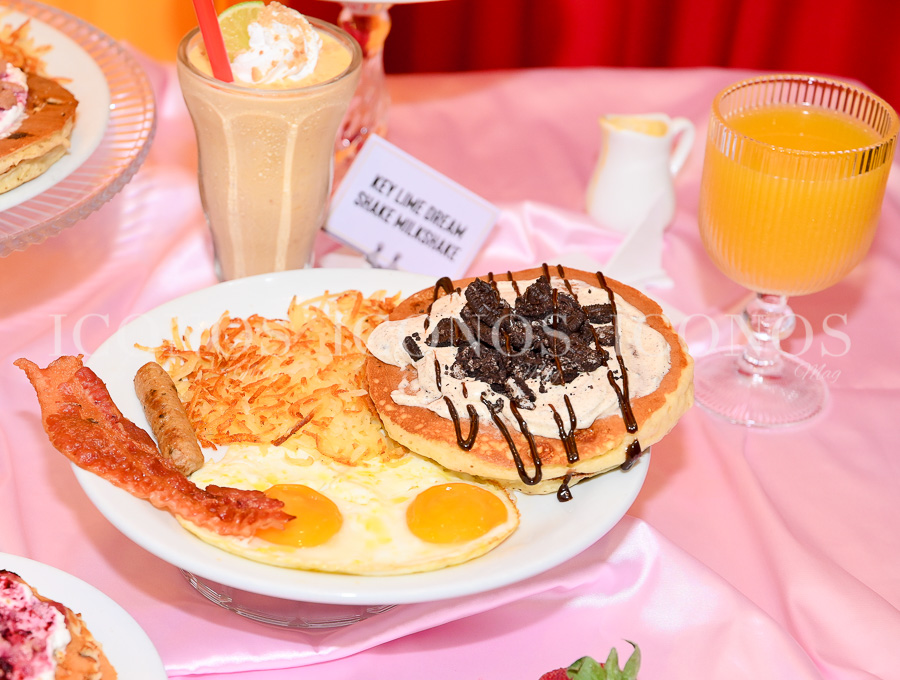 signature pancakes & milkshakes 2025 dennys honduras