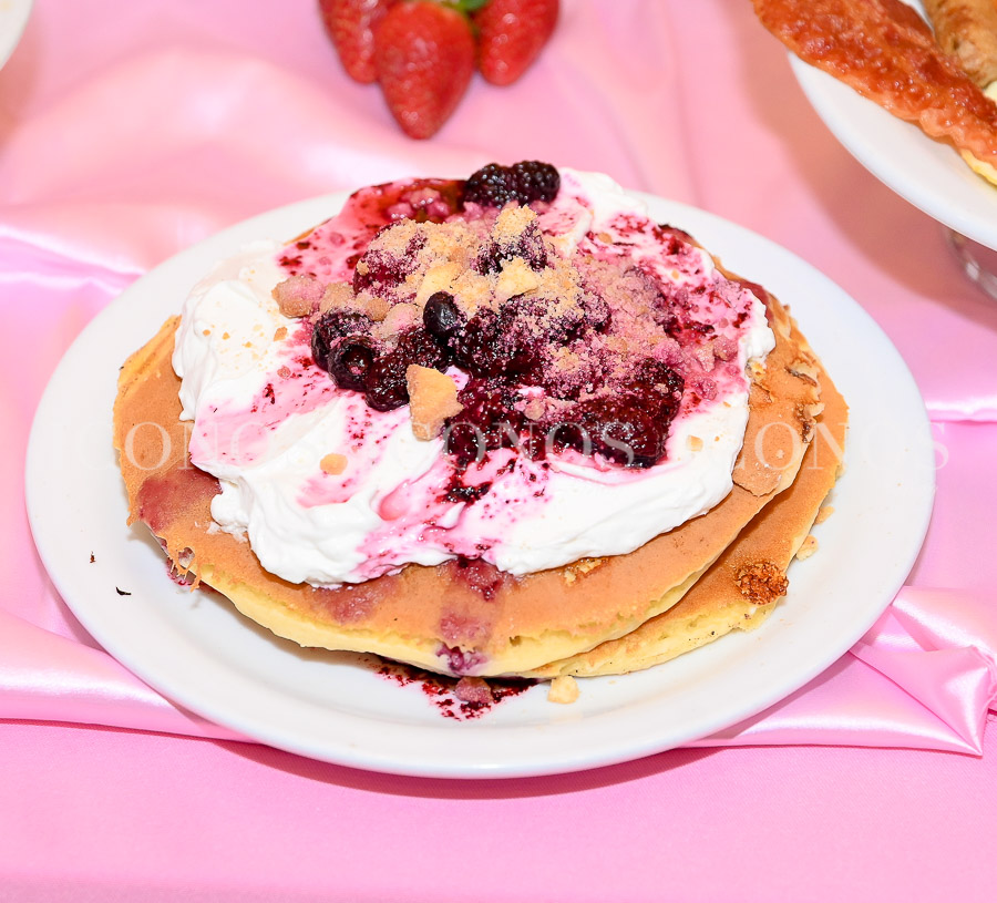 signature pancakes & milkshakes 2025 dennys honduras