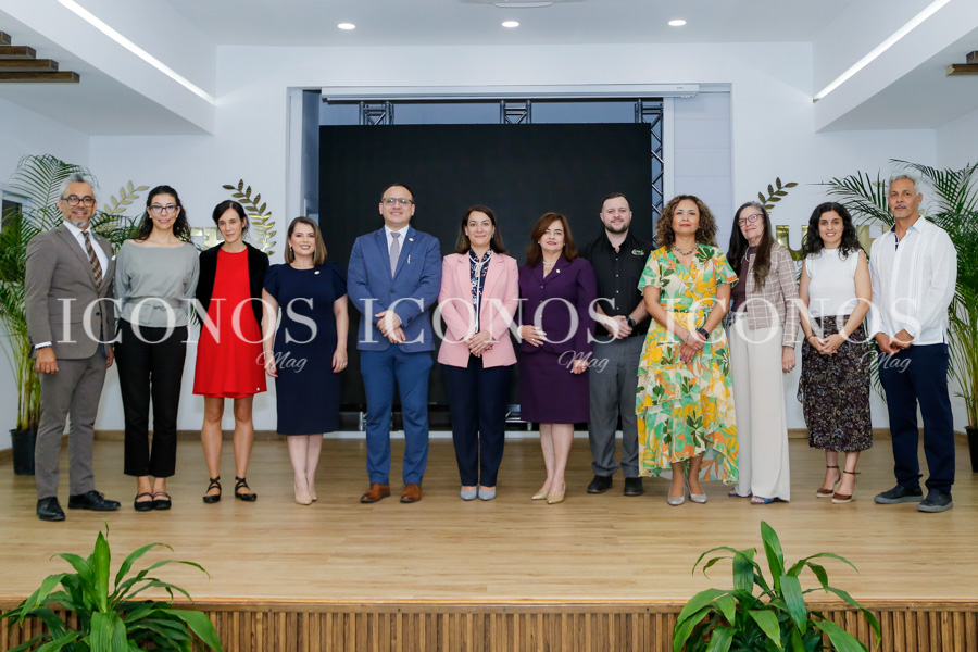 Entrega de certificados en competencias empresariales by UTH Honduras