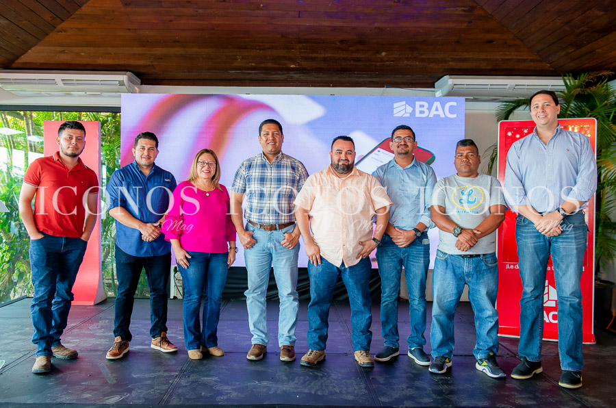 entrega premios promocion experimenta la magia de ahorrar 2025 bac honduras