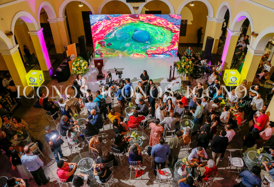 Exhibición Síntesis: 30 años de gran formato by Banco del País Honduras