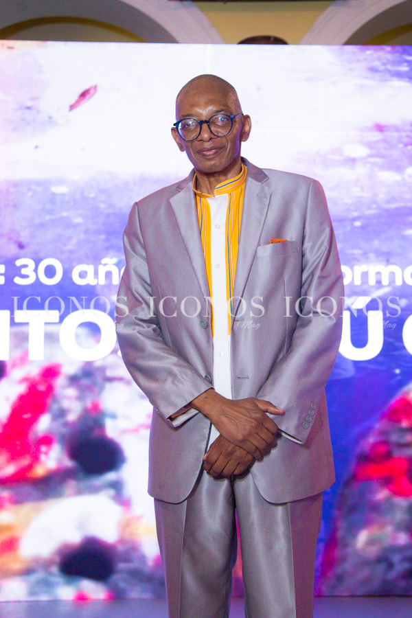 Exhibición Síntesis: 30 años de gran formato by Banco del País Honduras