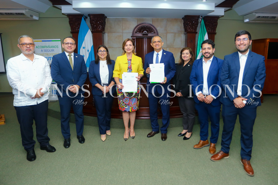 Firma convenio UTH Honduras y fundación Zamora Terán 2025