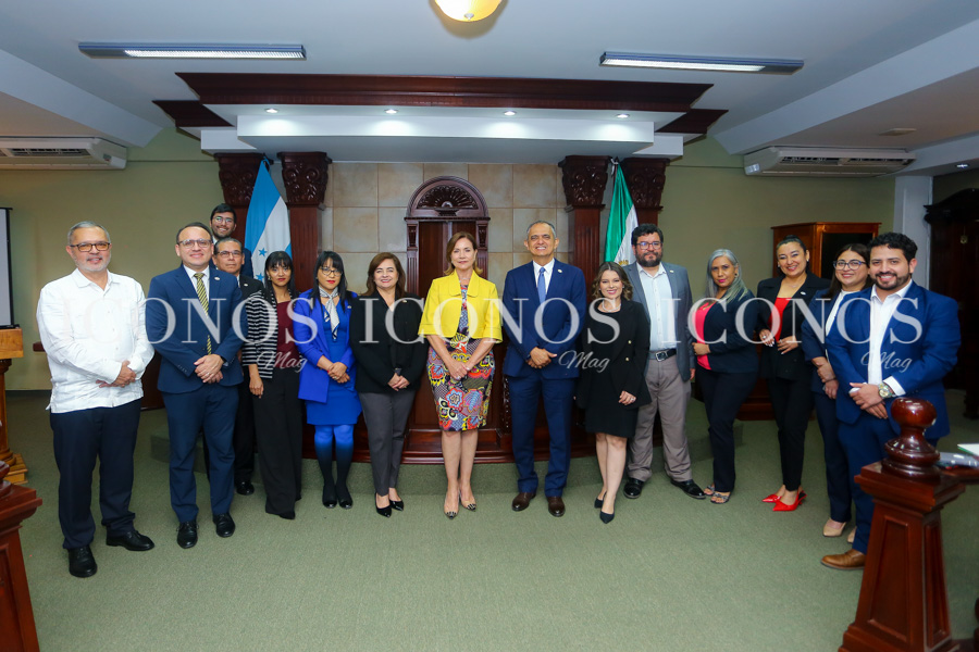 Firma convenio UTH Honduras y fundación Zamora Terán 2025