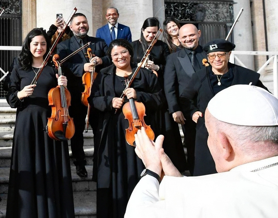 papa francisco con hondurenos