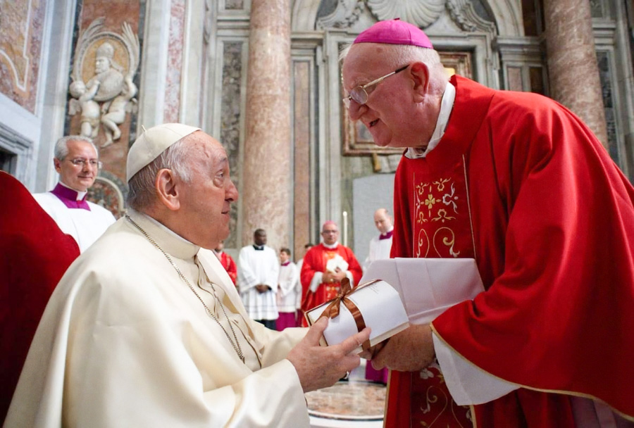 papa francisco con hondurenos