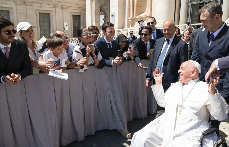 papa francisco con hondurenos