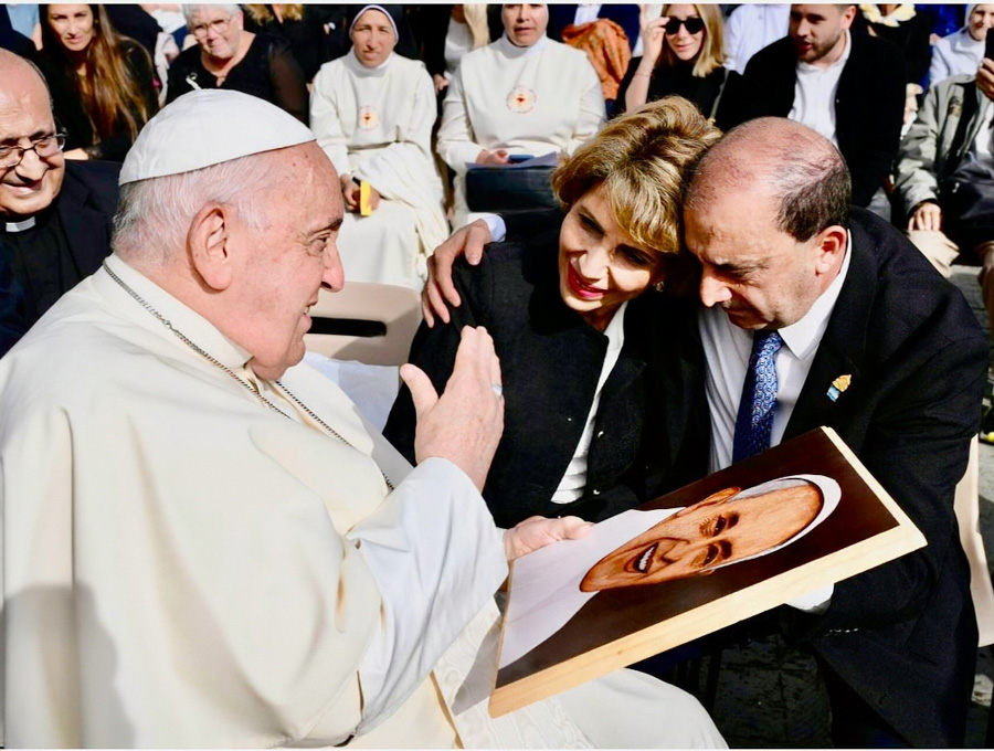 papa francisco con hondurenos