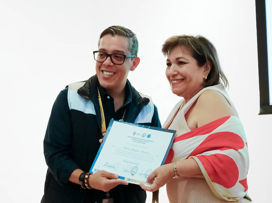 PORTADA Reconocimiento periodistas UNAH 2025