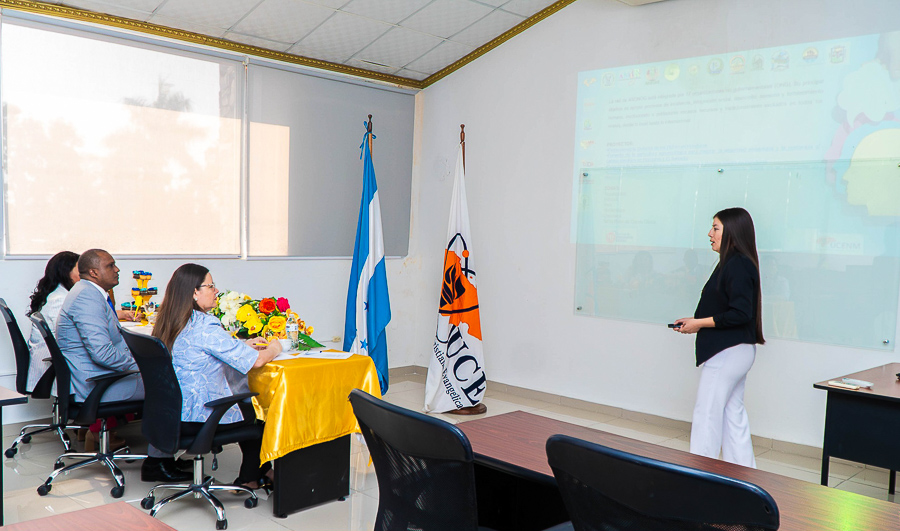 defensa tesis y practica profesional 2025 ucenm honduras