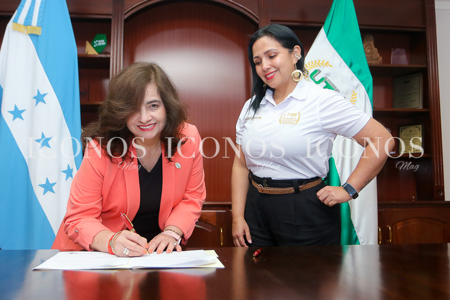 Firma carta entendimiento UTH Honduras UNAD Colombia