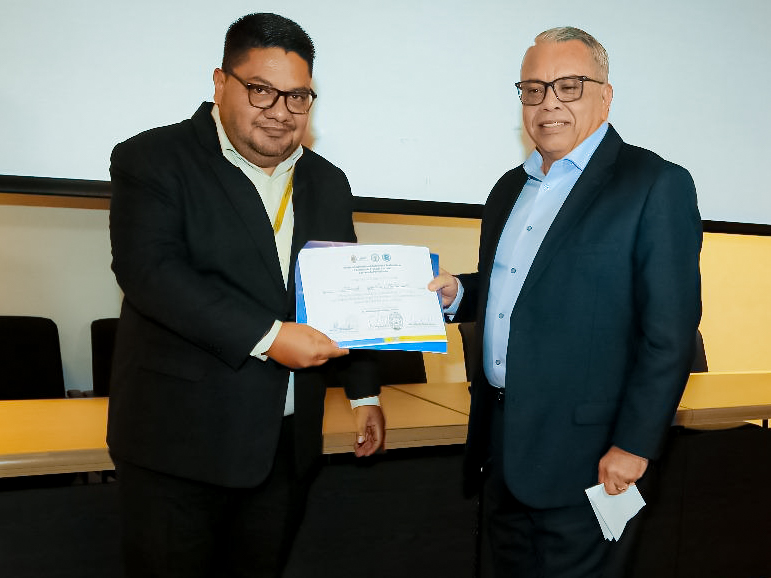 Reconocimiento periodistas UNAH 2025