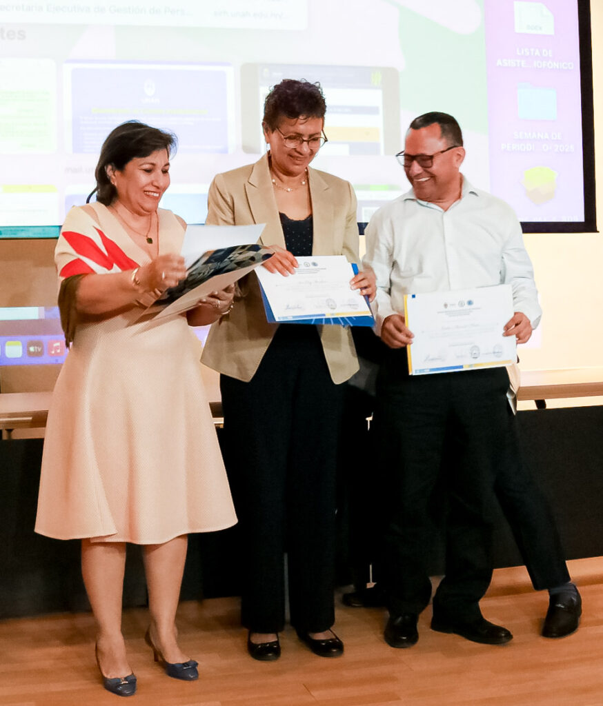 Reconocimiento periodistas UNAH 2025