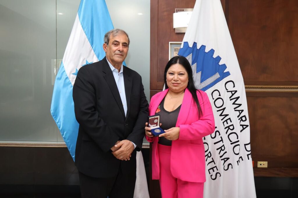 Reconocimiento periodista Lisseth García by CCIC Honduras