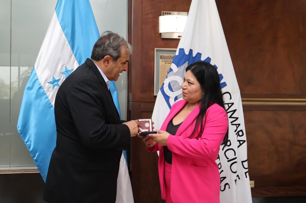 Reconocimiento periodista Lisseth García by CCIC Honduras