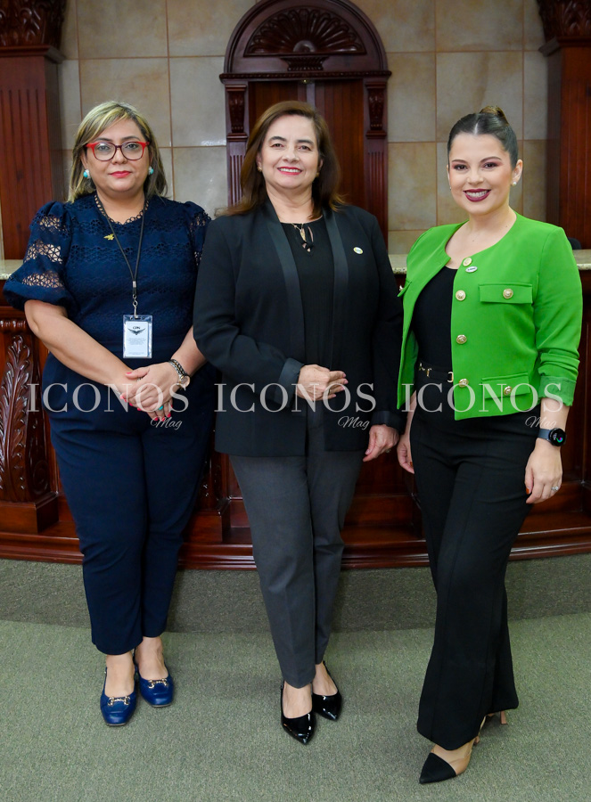 Entrega beca Keylin Sánchez 2025 by UTH Honduras y Centro Politécnico