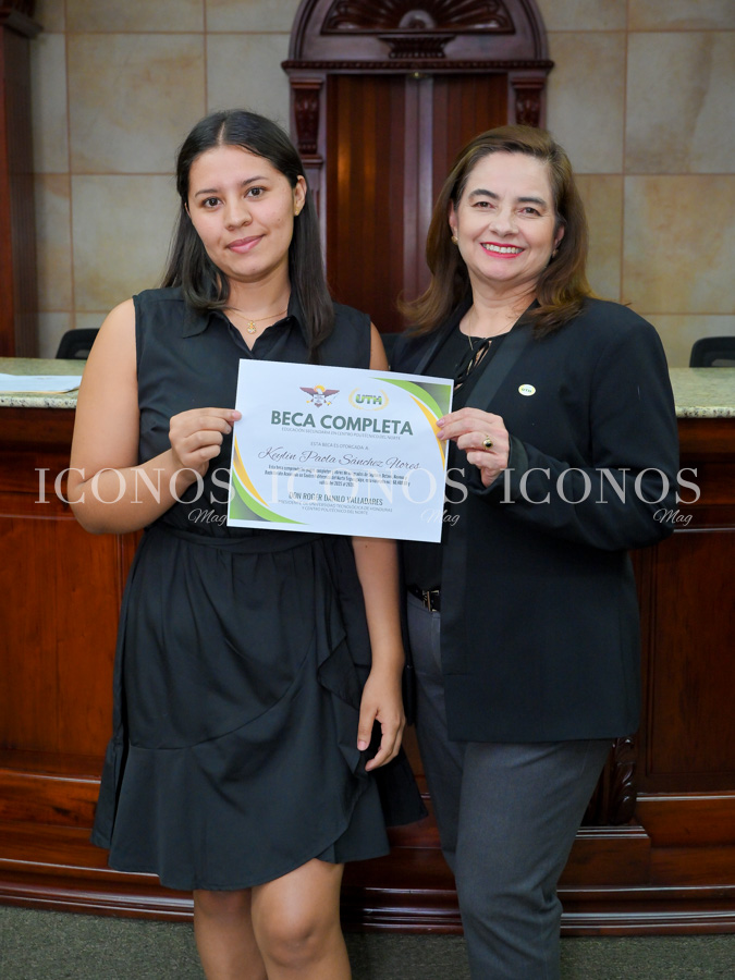 Entrega beca Keylin Sánchez 2025 by UTH Honduras y Centro Politécnico