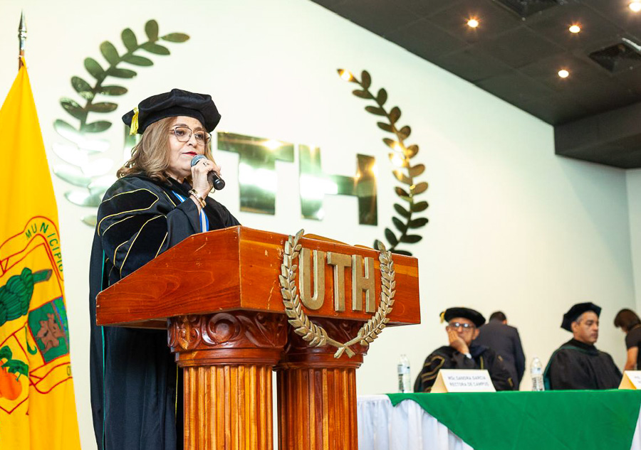primera graduacion 2025 uth campus el progreso
