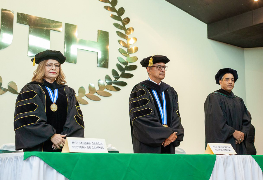 primera graduacion 2025 uth campus el progreso