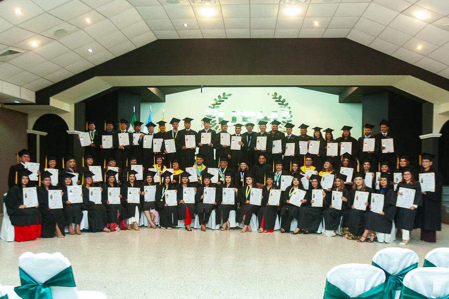 primera graduacion 2025 uth campus el progreso