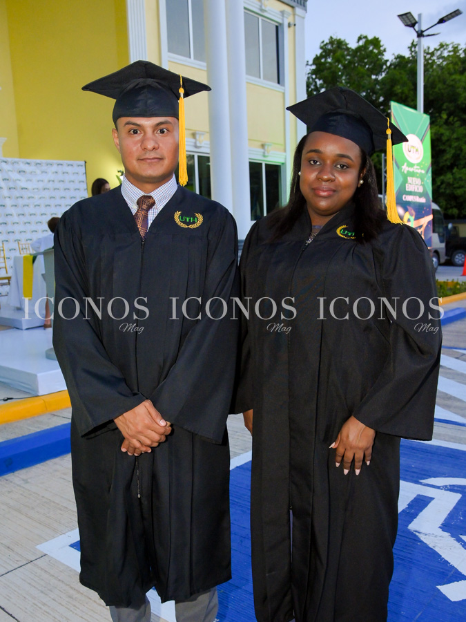 primera graduacion 2025 uth campus roatan 1