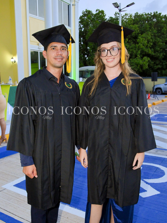primera graduacion 2025 uth campus roatan 1