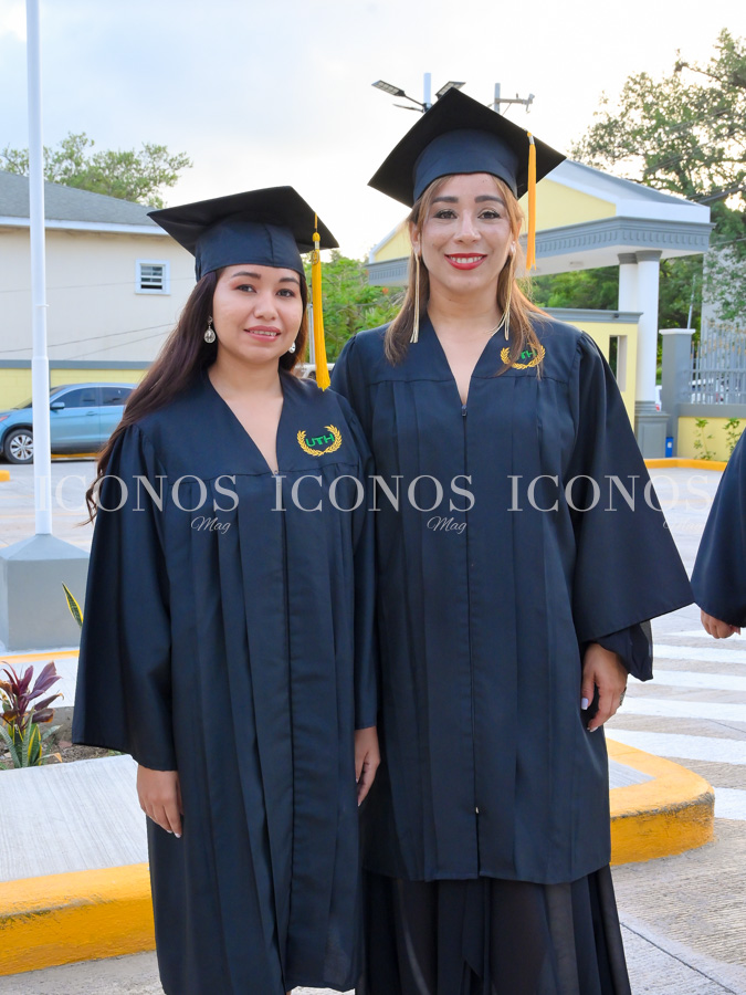 primera graduacion 2025 uth campus roatan 1