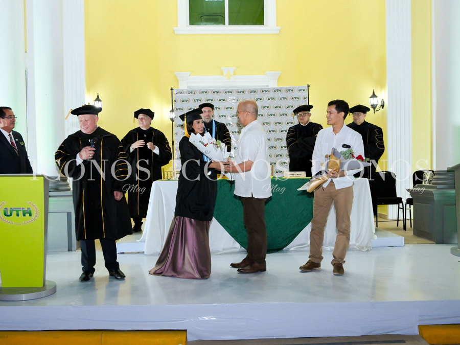 primera graduacion 2025 uth campus roatan
