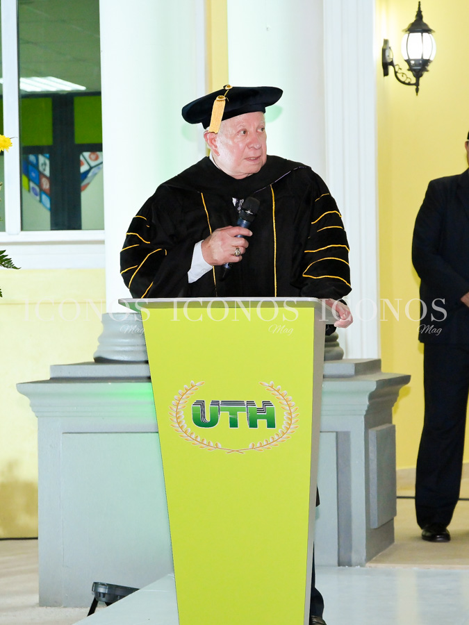 primera graduacion 2025 uth campus roatan