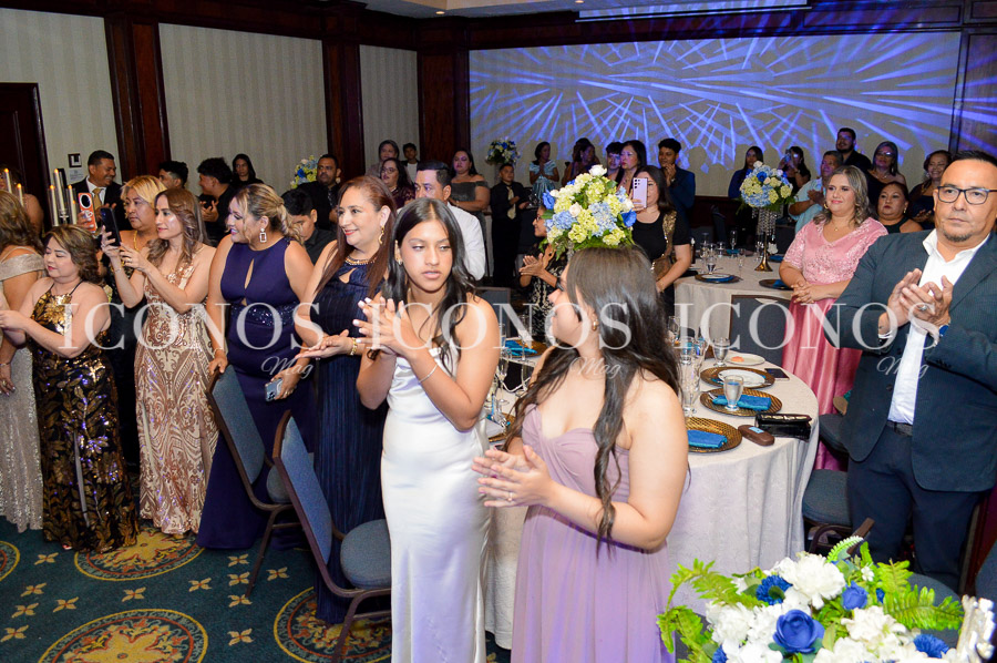 Paulina Mercedes Alvarado Canales, Quinceañera Paulina Alvarado, Agasajada, Festejada, Moonlit night themed party, Salón Bristol, Hotel Hilton Princess, Wendy Canales, Yolani Lara, Audiovid y deejay Leiva, Honduras, ICONOS, ICONOS Mag, ICONOS IM, ICONOS TV, revista ICONOS, revista ICONOS Honduras, Revista digital Honduras, Revista digital ICONOS, eventos Honduras, noticias Honduras, eventos sociales San Pedro Sula, eventos sociales Tegucigalpa, eventos sociales Honduras