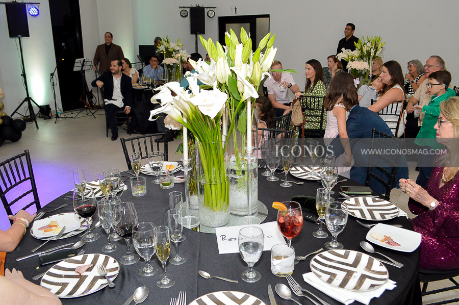 aniversarios de karen rhinehart y jimmy soto