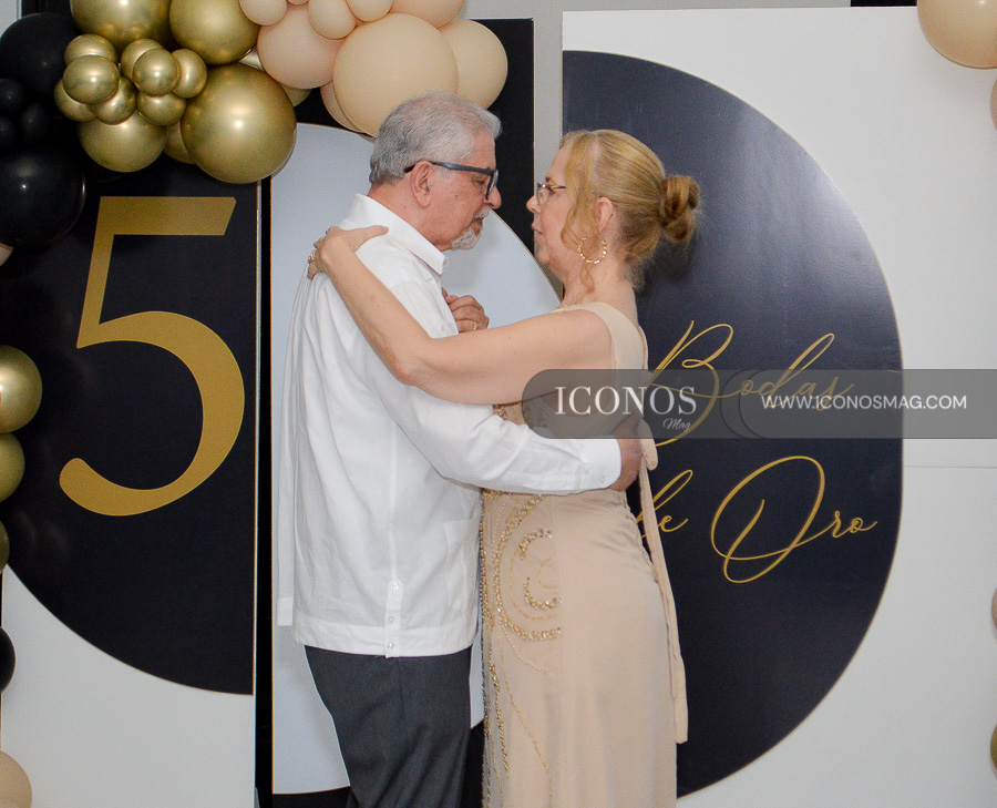 aniversarios de karen rhinehart y jimmy soto