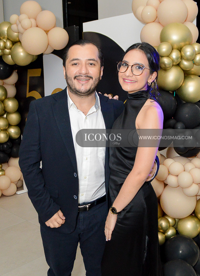 aniversarios de karen rhinehart y jimmy soto