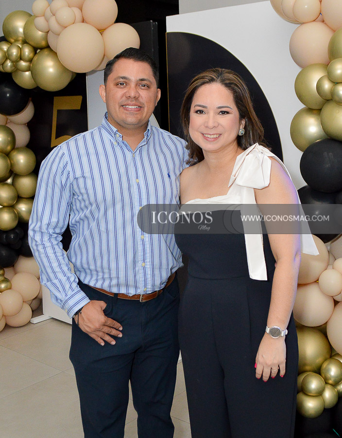 aniversarios de karen rhinehart y jimmy soto