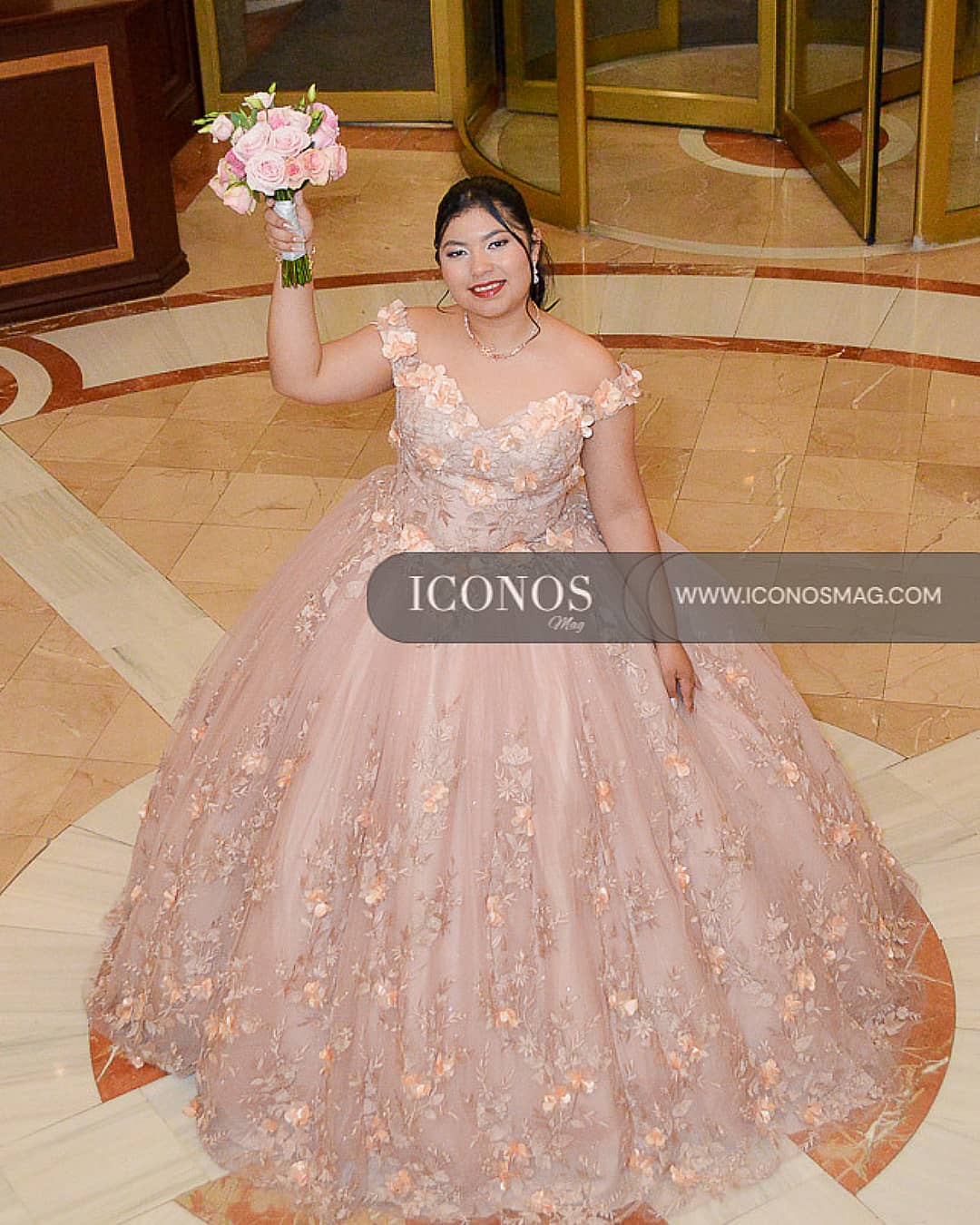 María Gutiérrez celebra sus quince primaveras en una <em>flower garden party</em>