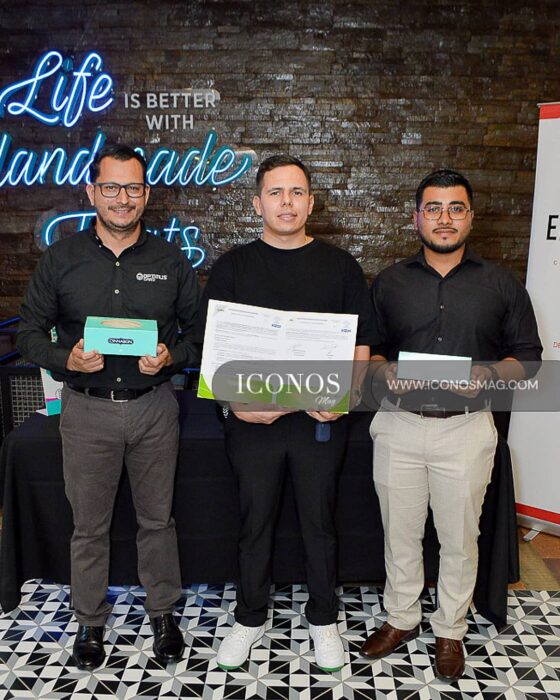 PORTADA alianza Optimus Card UTH Honduras y Cinnabon