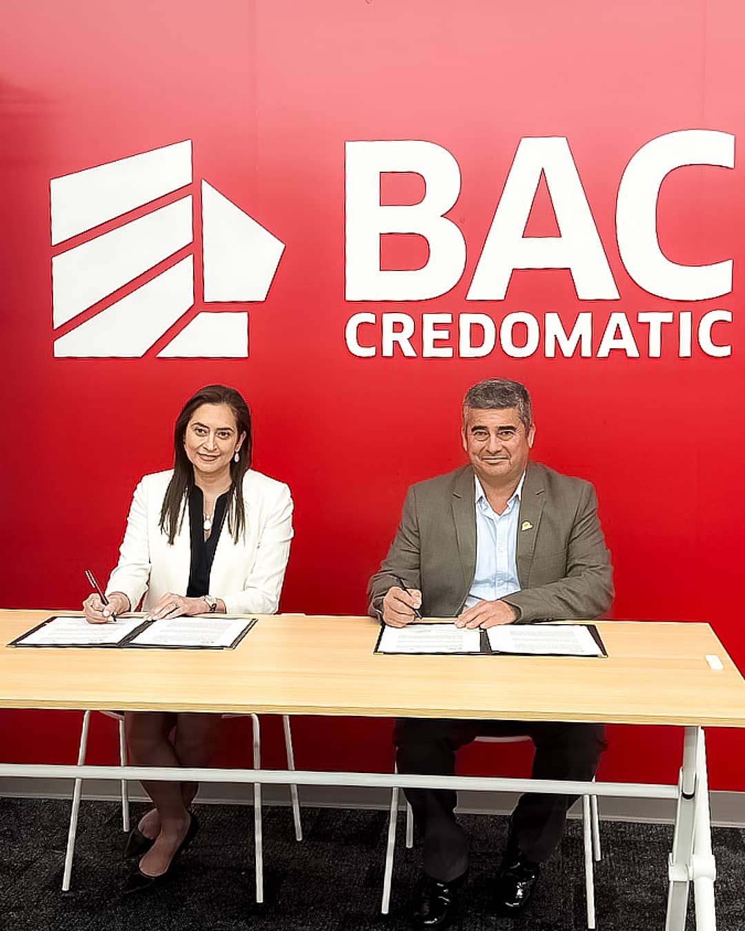PORTADA firma convenio bac honduras y fedecamara