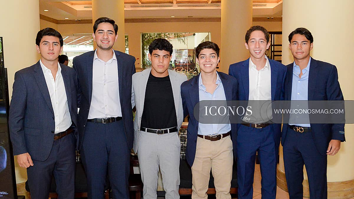 QUINTA PARTE El desayuno de los <em>Seniors EIS</em> 2026 Escuela <em>Internacional Sampedrana</em>