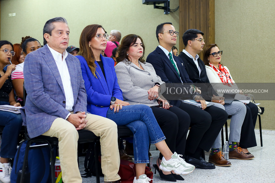 dialogo uth de empresarios y jovenes universitarios by cohep y uth