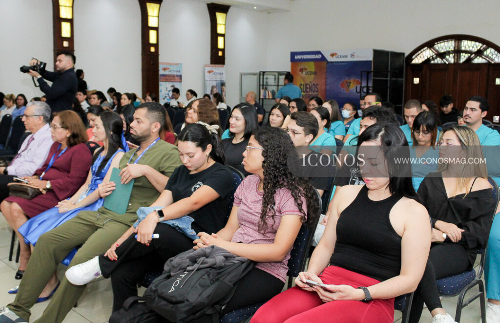 dona un libro y cambia una mente ucenm honduras