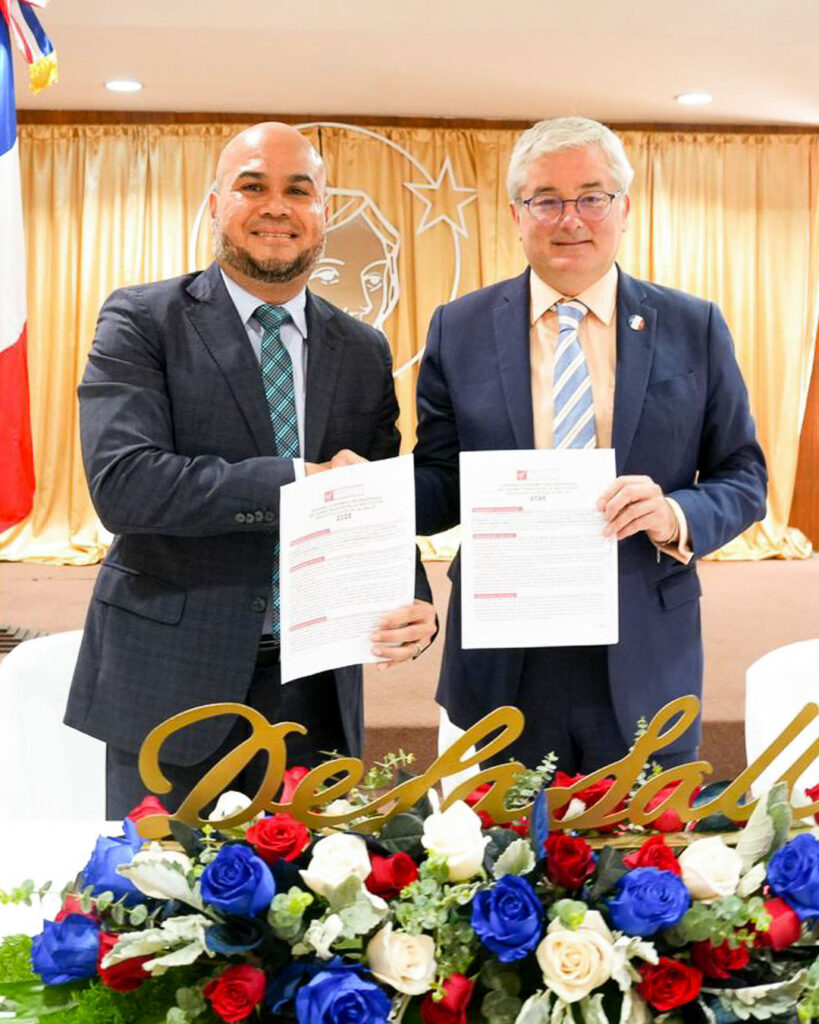 firma convenio la salle y alianza francesa san pedro sula